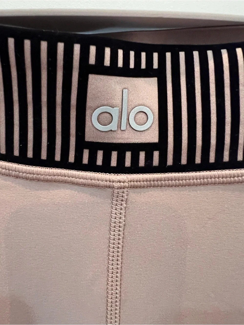 ALO Yoga Airlift Line up 7/8 Taupe Legging Black Velvet XXS New w/o Tags!!